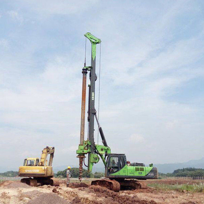 ファースト・クラスのシャーシKr150cの杭打ち機150 KN.Mが付いている中型の回転式積む装備